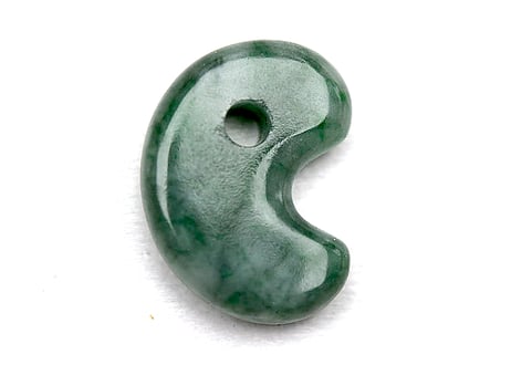 糸魚川翡翠　古代型勾玉　圧搾翡翠　19mm / Itoigawa Jadeite MAGATAMA