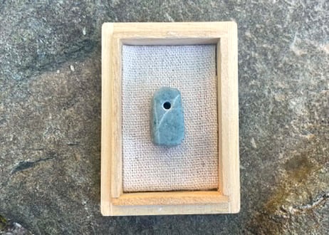 糸魚川翡翠　古代発掘型大珠　入りコン沢青 / Itoigawa Jadeite TAISHU