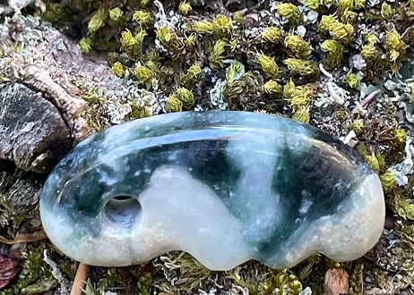 糸魚川翡翠　獣型勾玉　圧搾翡翠　30mm / Itoigawa Jadeite MAGATAMA