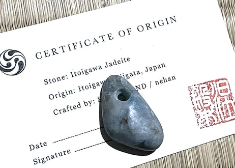 糸魚川翡翠　古代発掘型大珠　入りコン沢青　28mm / Itoigawa Jadeite TAISHU