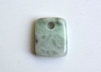 糸魚川翡翠　垂飾　透明緑　22mm / Itoigawa Jadeite SUISHOKU