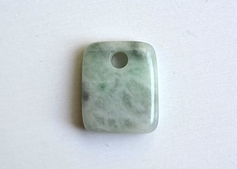糸魚川翡翠　垂飾　透明緑　22mm / Itoigawa Jadeite SUISHOKU
