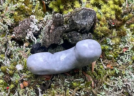 糸魚川翡翠　古代型勾玉　ラベンダー　31mm / Itoigawa Jadeite MAGATAMA