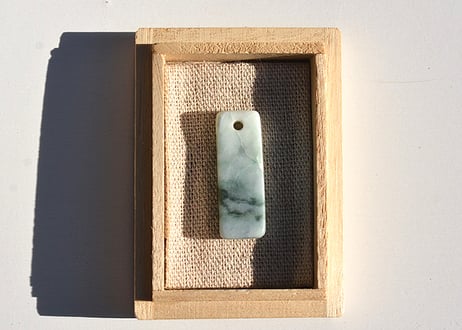 糸魚川翡翠　垂飾　白緑マット　33mm / Itoigawa Jadeite SUISHOKU