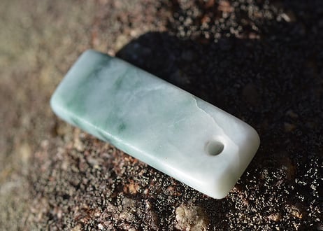 糸魚川翡翠　垂飾　白緑マット　33mm / Itoigawa Jadeite SUISHOKU