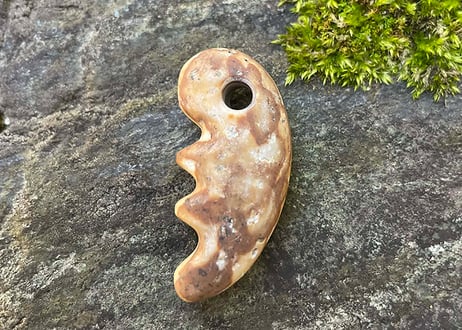 姫川薬石　縄文型獣型勾玉　36mm / Himekawa Yakuseki MAGATAMA