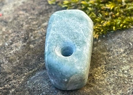 糸魚川翡翠　古代発掘型大珠　入りコン沢青 / Itoigawa Jadeite TAISHU