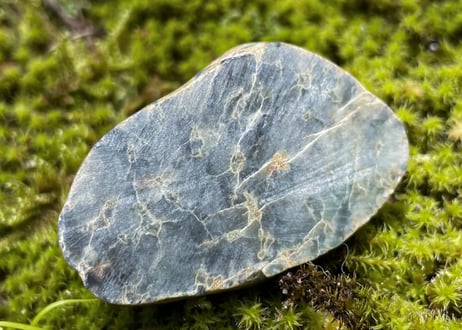 スイス産アルパイン翡翠　61g / Swiss Alpine Jadeite