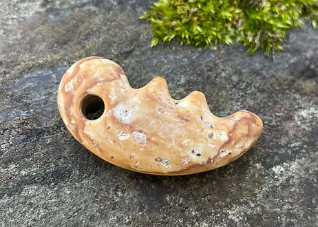 姫川薬石　縄文型獣型勾玉　36mm / Himekawa Yakuseki MAGATAMA