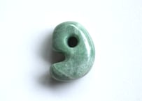 糸魚川翡翠　縄文型勾玉　ライトグリーン　27mm / Itoigawa Jadeite MAGATAMA