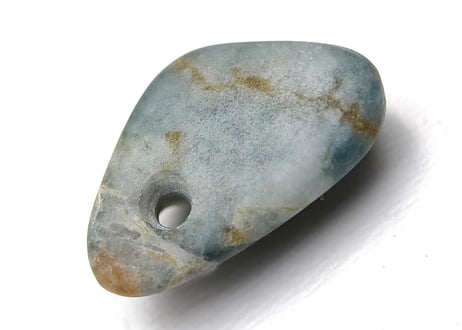 糸魚川翡翠　古代発掘型大珠　入りコン沢青　28mm / Itoigawa Jadeite TAISHU