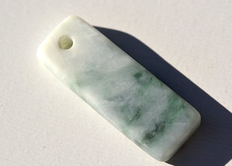 糸魚川翡翠　垂飾　白緑マット　33mm / Itoigawa Jadeite SUISHOKU