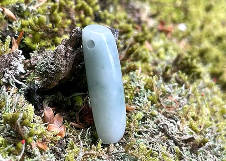 糸魚川翡翠　垂飾　宝石質緑　33mm / Itoigawa Jadeite SUISHOKU