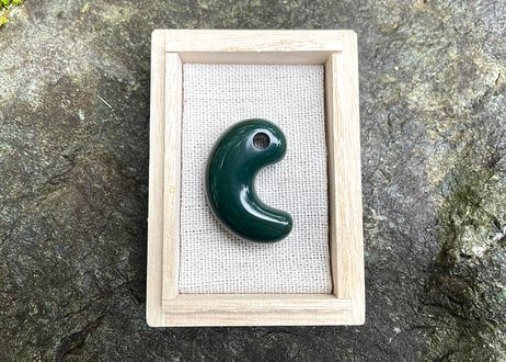 出雲石　 真名井型勾玉　グリーン　33mm / Izumo Ishi MAGATAMA