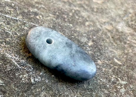 糸魚川翡翠　古代発掘型大珠　黒灰　36mm / Itoigawa Jadeite TAISHU