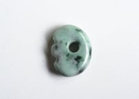 糸魚川翡翠　縄文型獣型勾玉　緑灰　21mm / Itoigawa Jadeite MAGATAMA