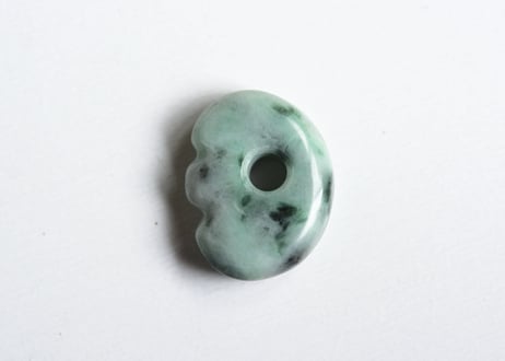 糸魚川翡翠　縄文型獣型勾玉　緑灰　21mm / Itoigawa Jadeite MAGATAMA