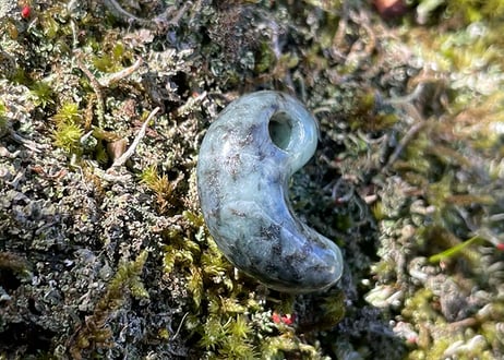 糸魚川翡翠　古代型勾玉　アップルグリーン　23mm / Itoigawa Jadeite MAGATAMA
