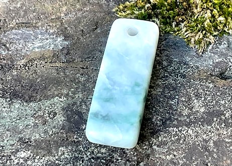 糸魚川翡翠　垂飾　白緑マット　33mm / Itoigawa Jadeite SUISHOKU