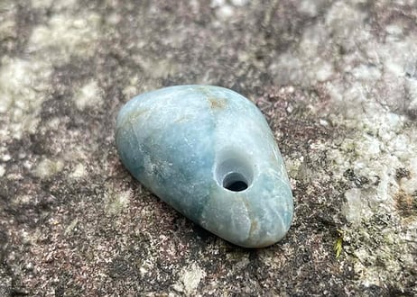 糸魚川翡翠　古代発掘型大珠　入りコン沢青　28mm / Itoigawa Jadeite TAISHU