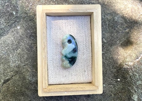 糸魚川翡翠　獣型勾玉　圧搾翡翠　30mm / Itoigawa Jadeite MAGATAMA
