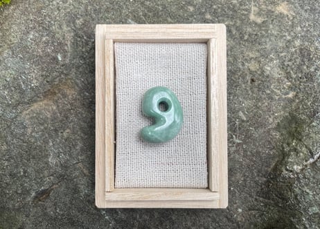 糸魚川翡翠　縄文型勾玉　ライトグリーン　27mm / Itoigawa Jadeite MAGATAMA