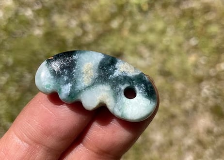 糸魚川翡翠　獣型勾玉　圧搾翡翠　30mm / Itoigawa Jadeite MAGATAMA