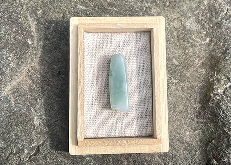 糸魚川翡翠　垂飾　宝石質緑　33mm / Itoigawa Jadeite SUISHOKU