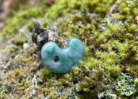 糸魚川翡翠　古代型勾玉　圧搾翡翠　19mm / Itoigawa Jadeite MAGATAMA