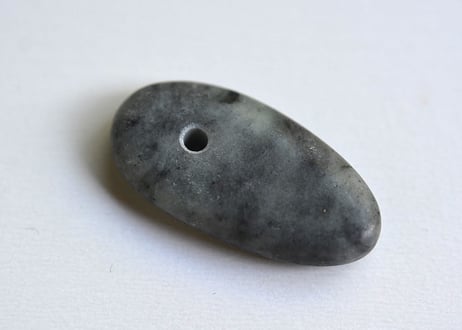 糸魚川翡翠　古代発掘型大珠　黒灰　36mm / Itoigawa Jadeite TAISHU