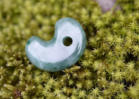 糸魚川翡翠　古代型勾玉　圧搾翡翠　19mm / Itoigawa Jadeite MAGATAMA