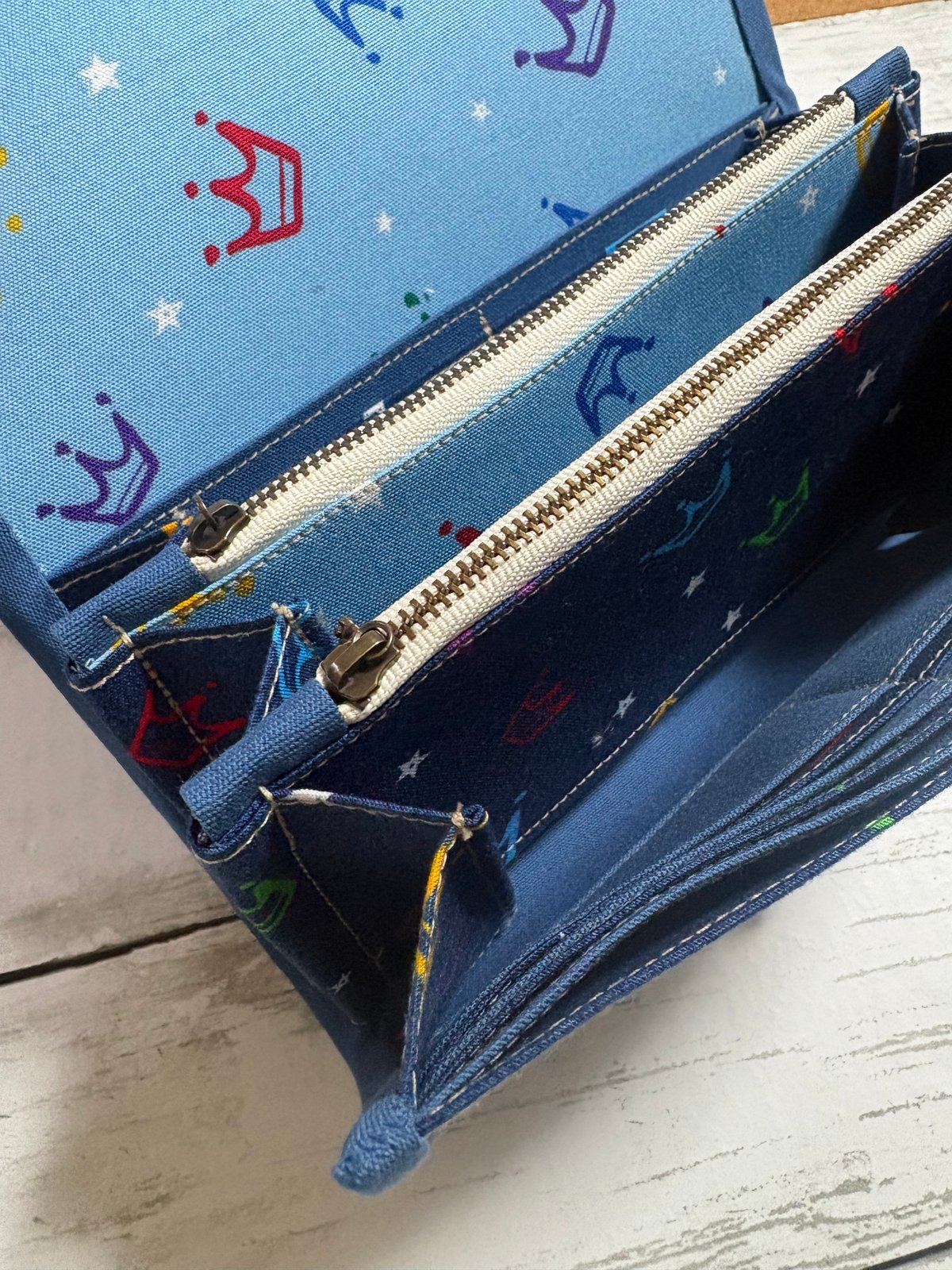 ハンドメイド お財布バッグ ※ショルダー紐(合皮)付き | Delphinus