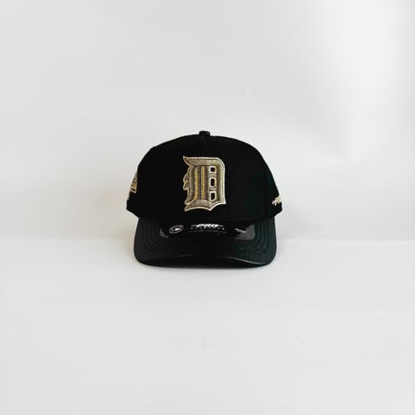 USA買付 PRO STANDARD Detroit Tigers Pro Pinch Strapback Black Gold Leather Visor Cap　US-10