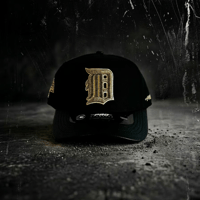 USA買付 PRO STANDARD Detroit Tigers Pro Pinch Strapback Black Gold Leather Visor Cap　US-10