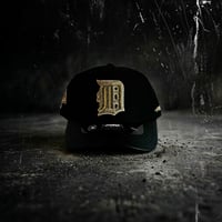 USA買付 PRO STANDARD Detroit Tigers Pro Pinch Strapback Black Gold Leather Visor Cap　US-10