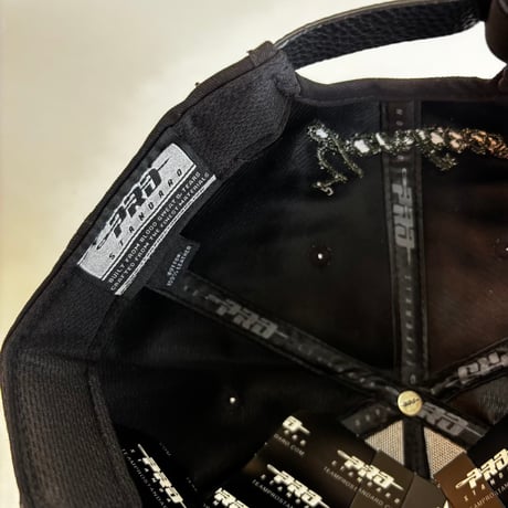 USA買付 PRO STANDARD New York Yankees Pro Pinch Strapback Black Leather Visor Cap　US-06