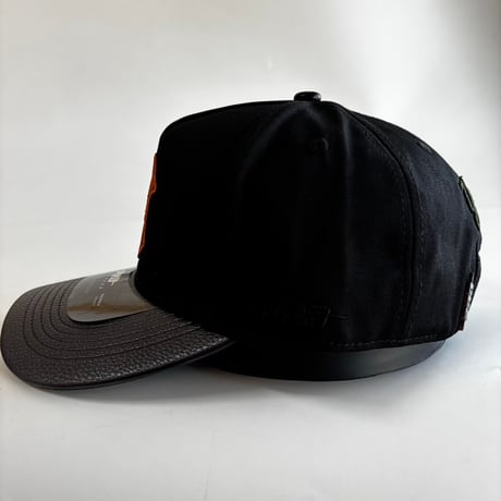USA買付 PRO STANDARD New York Yankees Pro Pinch Strapback Black Leather Visor Cap　US-06