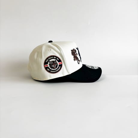 USA買付  "ROAR OF '84" Tiger D Snapback Cap – Ivory × Navy　 NE-26