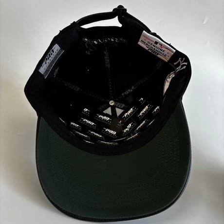 USA買付 PRO STANDARD New York Yankees Pro Pinch Strapback Black Leather Visor Cap　US-06