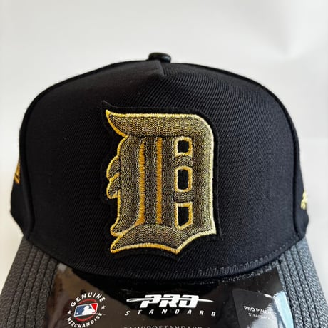 USA買付 PRO STANDARD Detroit Tigers Pro Pinch Strapback Black Gold Leather Visor Cap　US-10