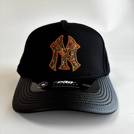 USA買付 PRO STANDARD New York Yankees Pro Pinch Strapback Black Leather Visor Cap　US-06