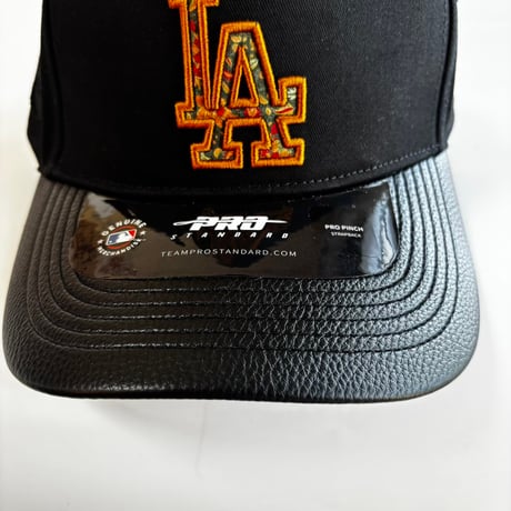USA買付 PRO STANDARD Los Angeles Dodgers Pro Pinch Strapback Black Leather Visor Cap　US-05