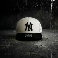 USA買付　Fanatics New York Yankees Classic Two Tone Snapback CAP　IVORY × CHARCOAL GRAY　 US-01