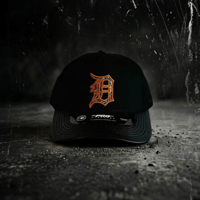 USA買付 PRO STANDARD Detroit Tigers Pro Pinch Strapback Black Leather Visor Cap　US-07