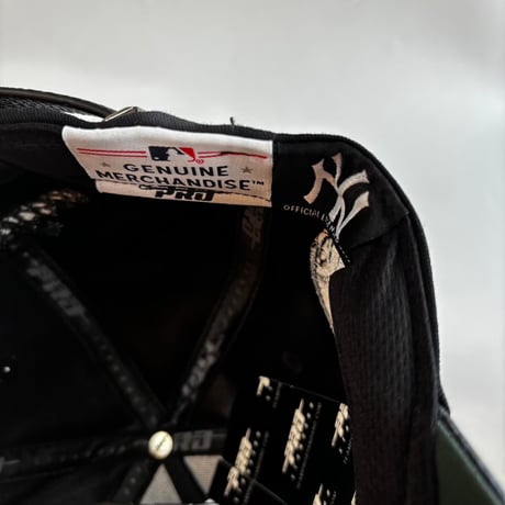 USA買付 PRO STANDARD New York Yankees Pro Pinch Strapback Black Leather Visor Cap　US-06