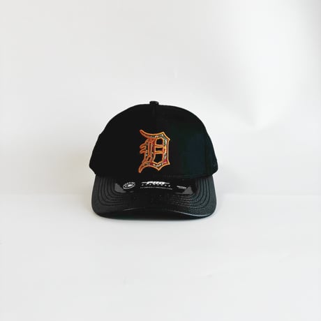 USA買付 PRO STANDARD Detroit Tigers Pro Pinch Strapback Black Leather Visor Cap　US-07