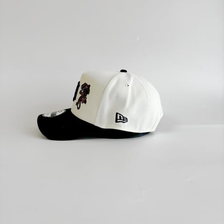 USA買付  "ROAR OF '84" Tiger D Snapback Cap – Ivory × Navy　 NE-26