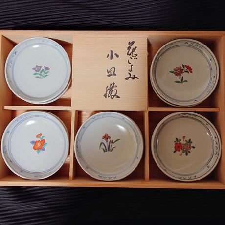 京都たち吉 花こよみ 1990年 小皿揃 十客 共箱入 銘々皿 四季草花 京都たち吉 花こよみ 1990年 小皿揃 10客 共箱入 銘々皿 四季草花 | Pazela