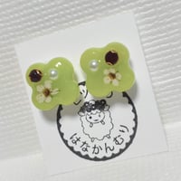 クローバー風ピアス