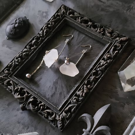 アシンメトリーピアス | STORES